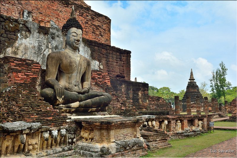 Wat Mahathat était réservé à la famille royale, lorsque Sukhotha était la capitale du royaume du Siam à partir du début du XIII ème siècle. (10)