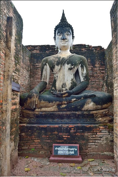 Wat Mahathat était réservé à la famille royale, lorsque Sukhotha était la capitale du royaume du Siam à partir du début du XIII ème siècle. (17)