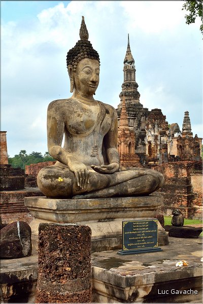 Wat Mahathat était réservé à la famille royale, lorsque Sukhotha était la capitale du royaume du Siam à partir du début du XIII ème siècle. (19)