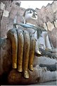 Le Wat Sri Chum de Sukhotai abrite un bouddha assis de plus de 14 mètres de haut. (3)
