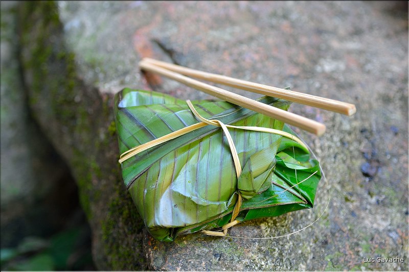 Confection d'objets en bambou. Cascade Huay Mae Xai. (4)