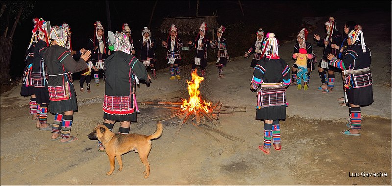 Cérémonie de bienvenue dans le village d'Arpha. (4)