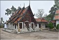 Le temple bouddhiste de Wat Pratupong de Lampang au petit jour. (5)