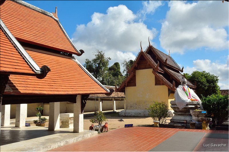 Les temples bouddhistes de Phra That Lampang Luang datent pour certains du XV ème siècle. (17)