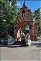 Les multiples temples d'Analayo dominent le lac et la ville de Phayao. (1)