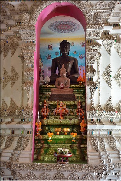 Les multiples temples d'Analayo dominent le lac et la ville de Phayao. (15)