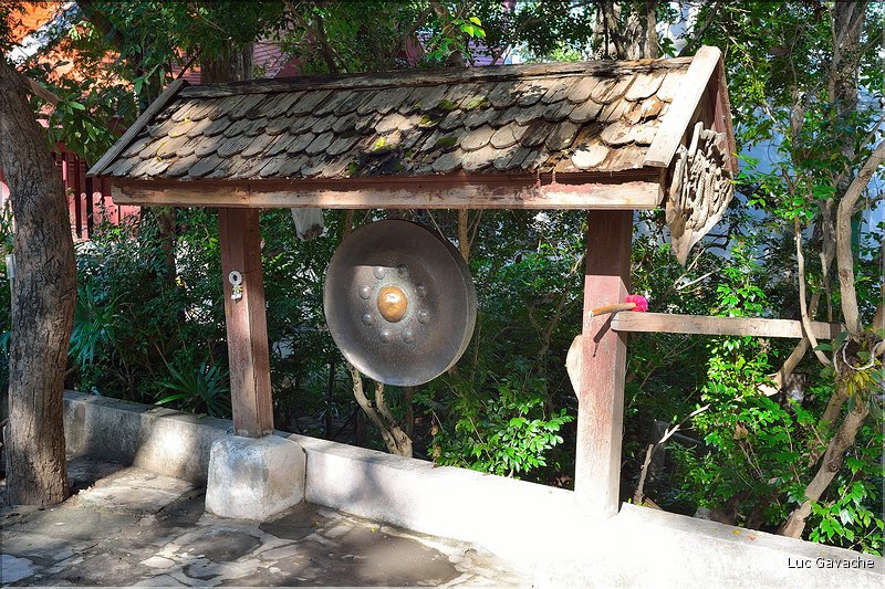 Les multiples temples d'Analayo dominent le lac et la ville de Phayao. (21)