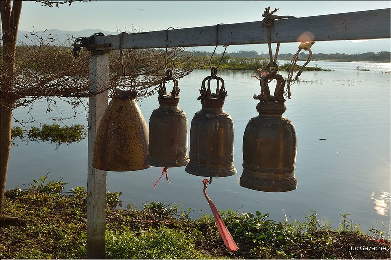Le très ancien temple bouddhiste de Tilok Aram est situé sur une île au cur du Lac de Phayao. (6)