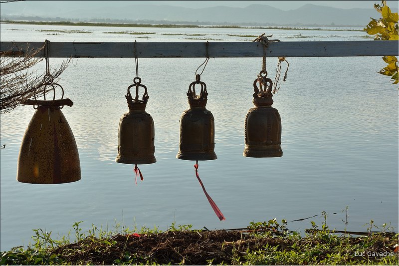 Le très ancien temple bouddhiste de Tilok Aram est situé sur une île au cur du Lac de Phayao. (12)