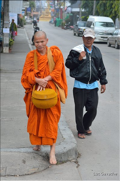 Dans les rues et au marché de Chiang Ra. (1)