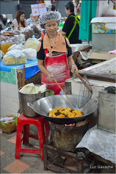 Dans les rues et au marché de Chiang Ra. (2)