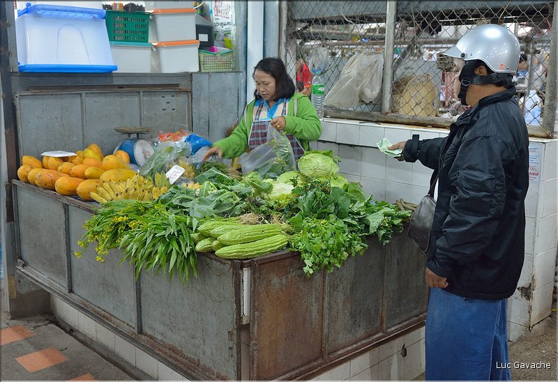 Dans les rues et au marché de Chiang Ra. (3)