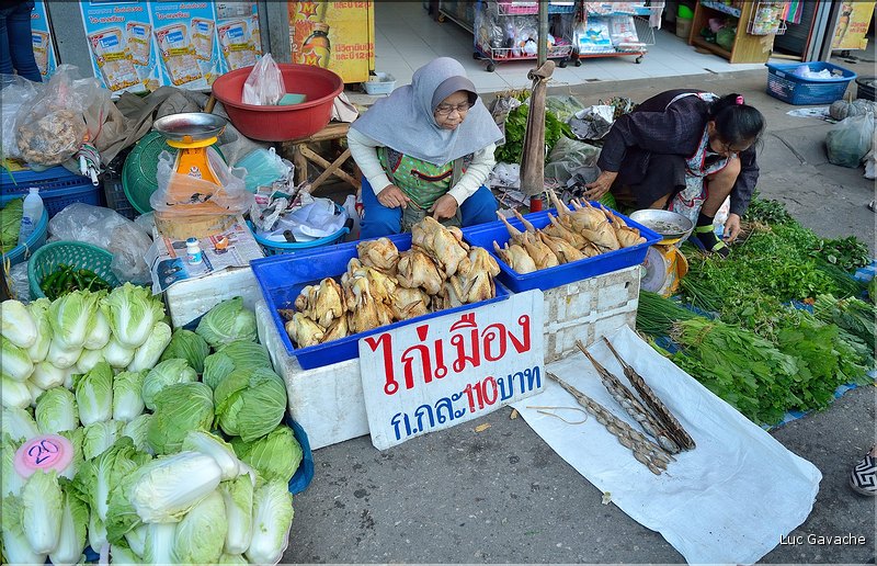 Dans les rues et au marché de Chiang Ra. (6)