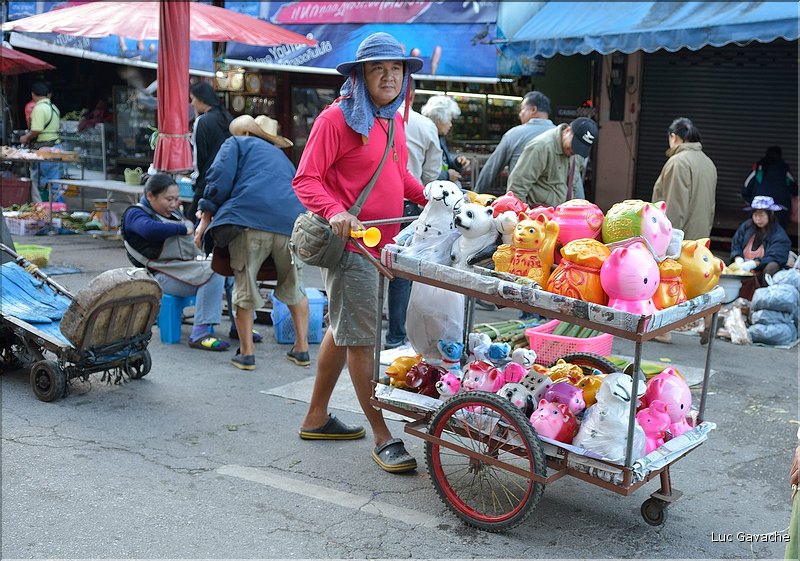 Dans les rues et au marché de Chiang Ra. (9)