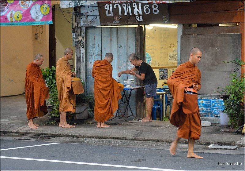 Dans les rues et au marché de Chiang Ra. (12)