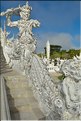 Temple bouddhiste contemporain de Wat Rong Khun dans les environs de Chiang Ra. (5)