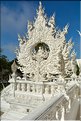 Temple bouddhiste contemporain de Wat Rong Khun dans les environs de Chiang Ra. (7)