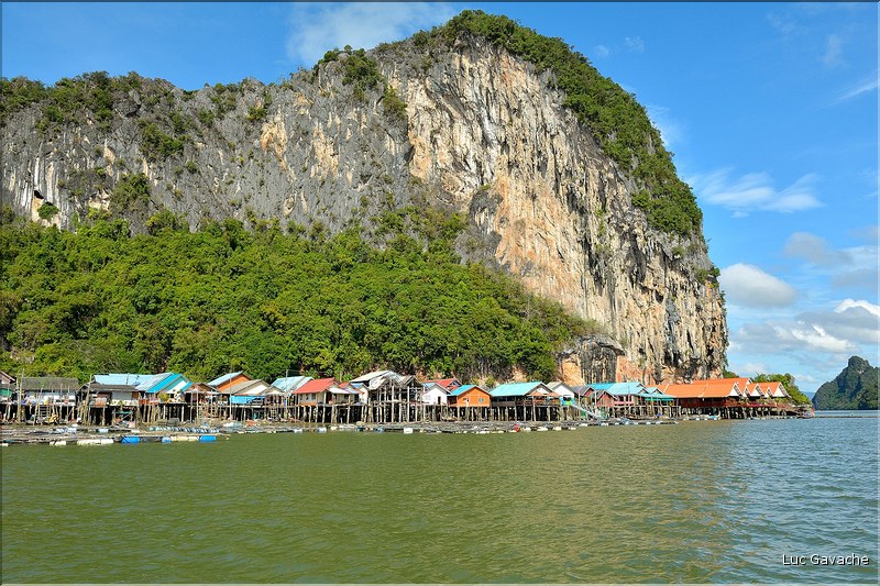 Le village lacustre de Ko Panyee  dans la Baie de Phang Nga est occupé par des gitans de la mer de confession musulmane. (21)