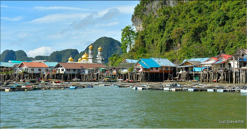 Le village lacustre de Ko Panyee  dans la Baie de Phang Nga est occupé par des gitans de la mer de confession musulmane. (23)