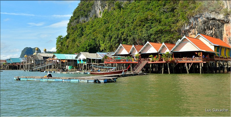 Le village lacustre de Ko Panyee  dans la Baie de Phang Nga est occupé par des gitans de la mer de confession musulmane. (24)