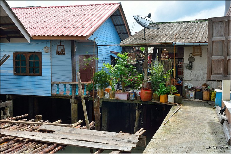Le village lacustre de Ko Panyee  dans la Baie de Phang Nga est occupé par des gitans de la mer de confession musulmane. (26)