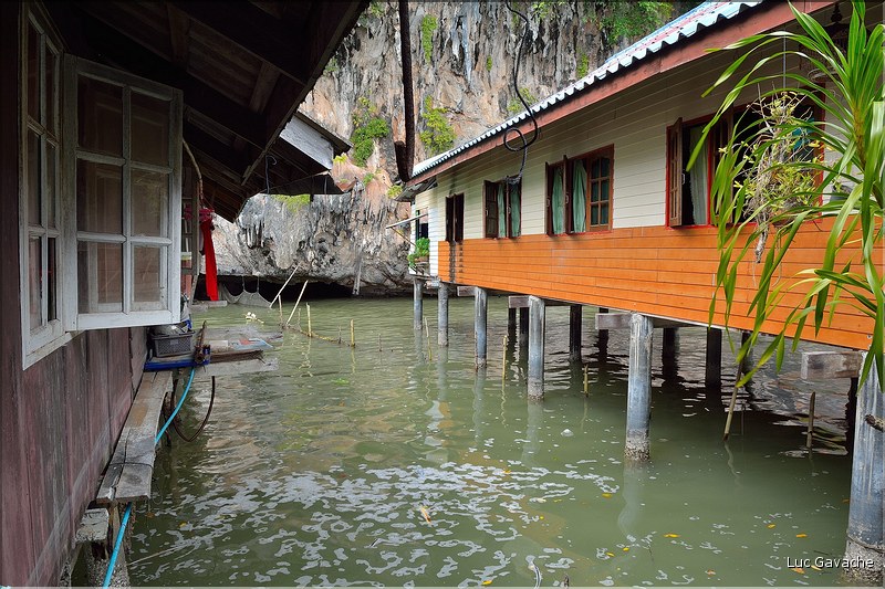 Le village lacustre de Ko Panyee  dans la Baie de Phang Nga est occupé par des gitans de la mer de confession musulmane. (37)