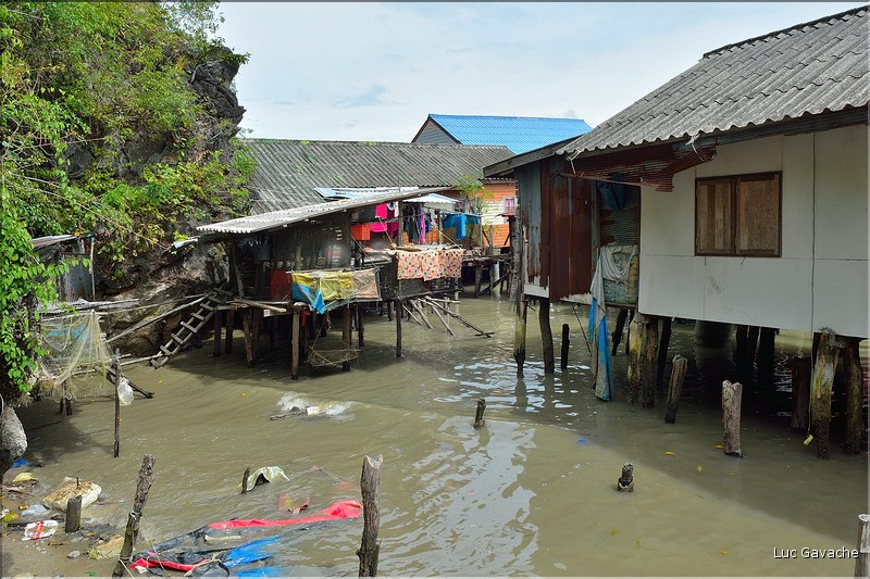 Le village lacustre de Ko Panyee  dans la Baie de Phang Nga est occupé par des gitans de la mer de confession musulmane. (38)