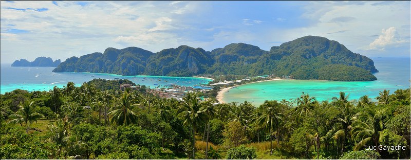 Baies de Ao Loh Dalum à gauche et de Tonsai à droite - Ko Phi Phi Don view Point. (1)