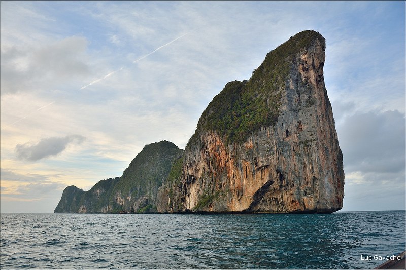 L'île de Phi Phi Ley se situe à quelques kilomètres au sud de Phi Phi Don. (2)