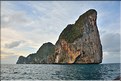 L'île de Phi Phi Ley se situe à quelques kilomètres au sud de Phi Phi Don. (2)