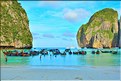 La célèbre plage de Maya bay de l'île Phi Phi Ley. (2)