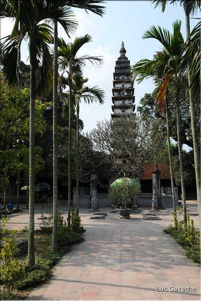 1 Pagode Bouddhiste de Pho Mi près d'Haiphong. (2)