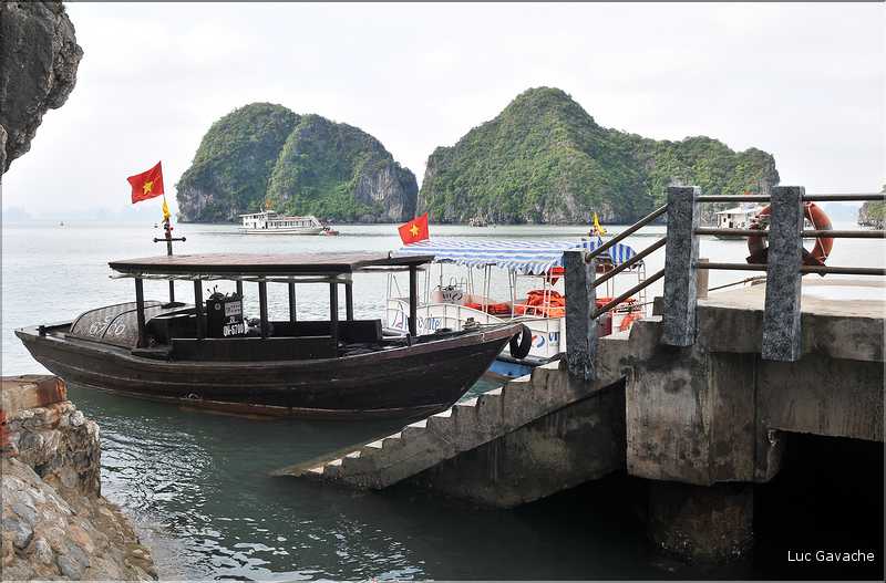 6 L'île de Ti Tôp, au cœur de la Baie d'Halong, est l'une des rares à être accostable. (3)