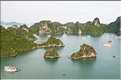 6 L'île de Ti Tôp, au cur de la Baie d'Halong, est l'une des rares à être accostable. (14)