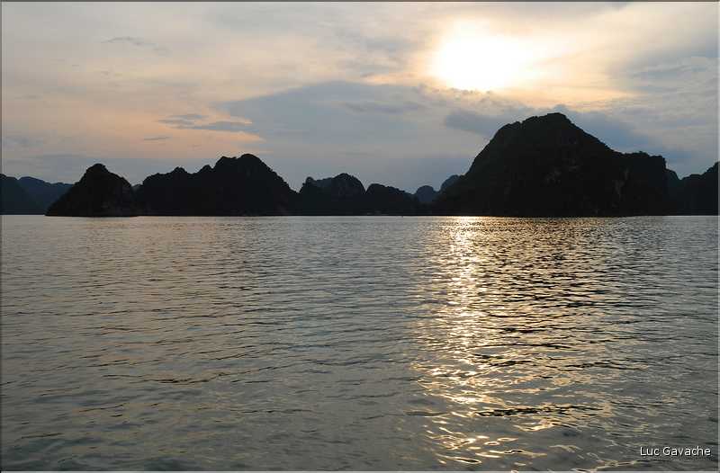 6 L'île de Ti Tôp, au cur de la Baie d'Halong, est l'une des rares à être accostable. (19)