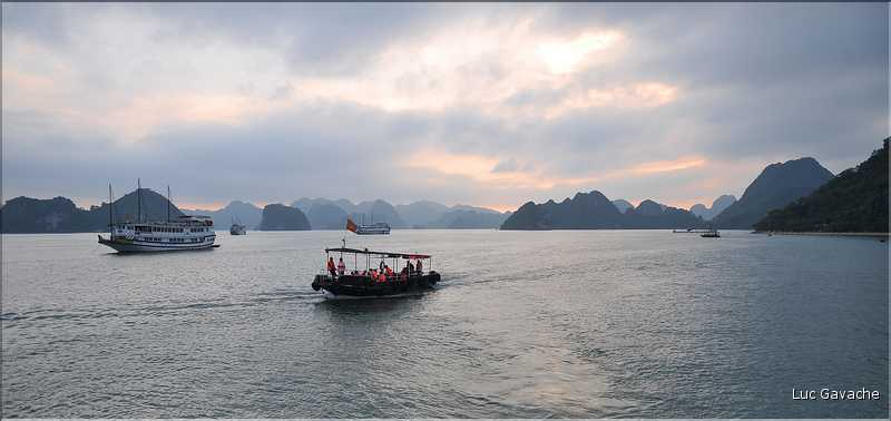 6 L'île de Ti Tôp, au cur de la Baie d'Halong, est l'une des rares à être accostable. (23)