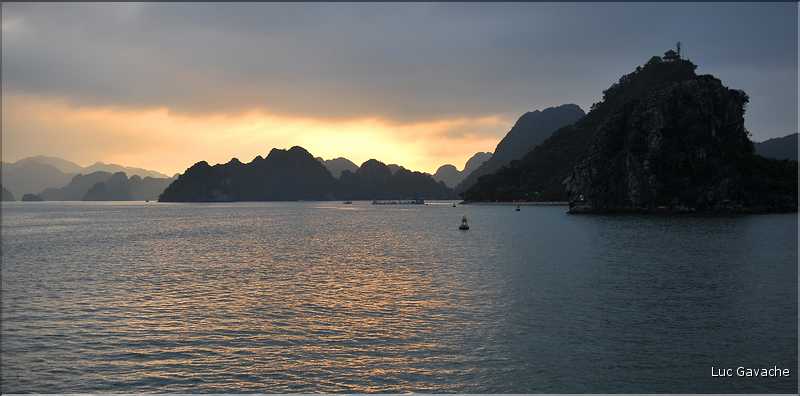 6 L'île de Ti Tôp, au cur de la Baie d'Halong, est l'une des rares à être accostable. (26)