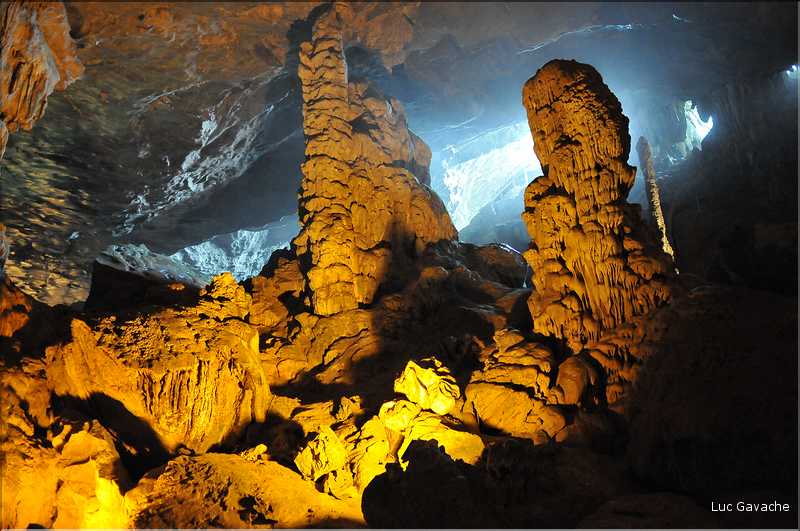 7 A proximité de l'île Ti Tôp se trouve la grotte de la Surprise. (6)