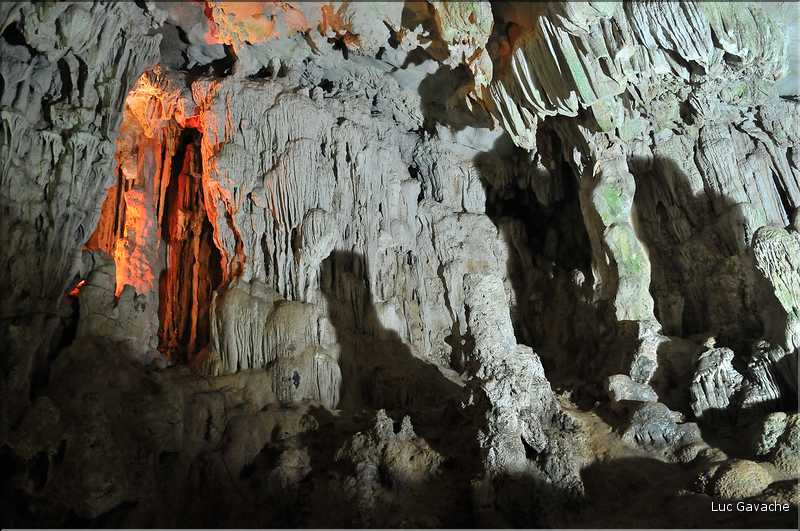 7 A proximité de l'île Ti Tôp se trouve la grotte de la Surprise. (9)