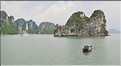 9 La baie d'Halong est composée de près de 2.000 îles sillonnées par des bateaux de pêcheurs, etc. (8)