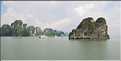 9 La baie d'Halong est composée de près de 2.000 îles sillonnées par des bateaux de pêcheurs, etc. (14)