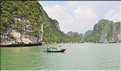 9 La baie d'Halong est composée de près de 2.000 îles sillonnées par des bateaux de pêcheurs, etc. (22)
