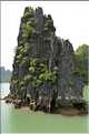 9 La baie d'Halong est composée de près de 2.000 îles sillonnées par des bateaux de pêcheurs, etc. (41)