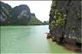 9 La baie d'Halong est composée de près de 2.000 îles sillonnées par des bateaux de pêcheurs, etc. (42)