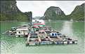 9 La baie d'Halong est composée de près de 2.000 îles sillonnées par des bateaux de pêcheurs, etc. (57)