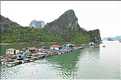 9 La baie d'Halong est composée de près de 2.000 îles sillonnées par des bateaux de pêcheurs, etc. (60)