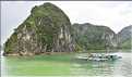 9 La baie d'Halong est composée de près de 2.000 îles sillonnées par des bateaux de pêcheurs, etc. (65)