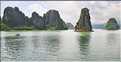 9 La baie d'Halong est composée de près de 2.000 îles sillonnées par des bateaux de pêcheurs, etc. (85)