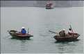 9 La baie d'Halong est composée de près de 2.000 îles sillonnées par des bateaux de pêcheurs, etc. (98)