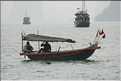 9 La baie d'Halong est composée de près de 2.000 îles sillonnées par des bateaux de pêcheurs, etc. (103)